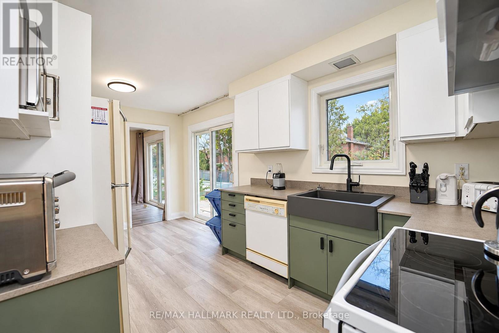 21 Queenscourt Drive, Toronto, Ontario  M1T 2J4 - Photo 13 - E14128260
