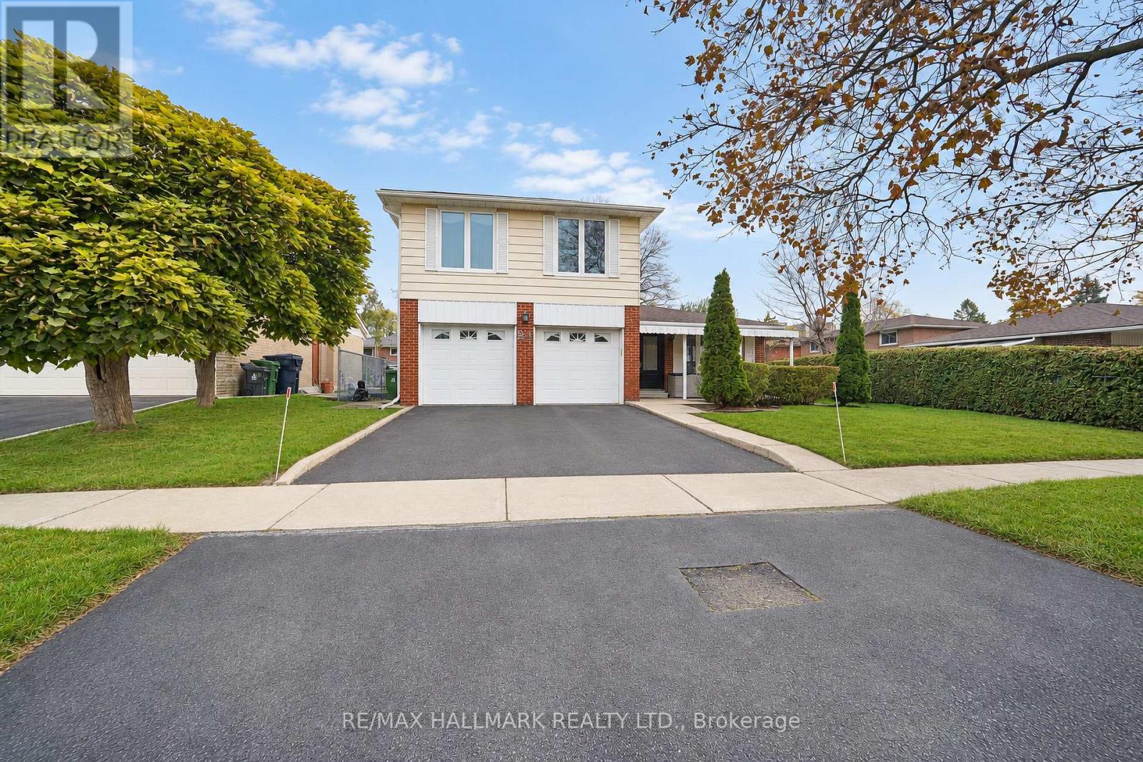 21 Queenscourt Drive, Toronto, Ontario  M1T 2J4 - Photo 3 - E14128260