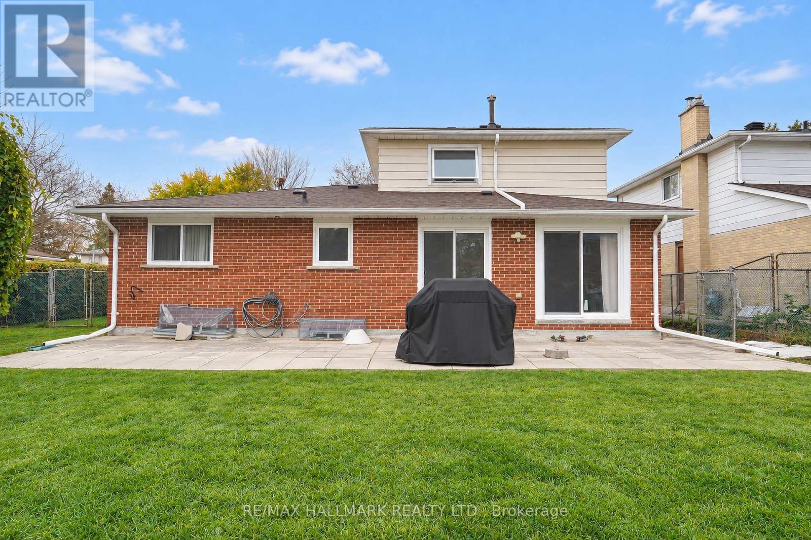 21 Queenscourt Drive, Toronto, Ontario  M1T 2J4 - Photo 37 - E14128260