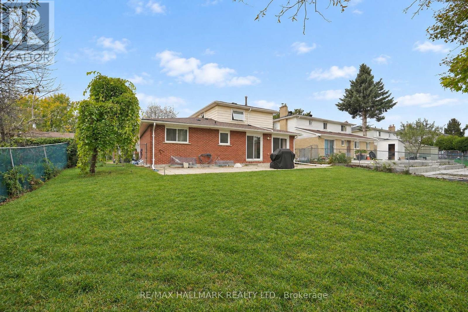 21 Queenscourt Drive, Toronto, Ontario  M1T 2J4 - Photo 38 - E14128260