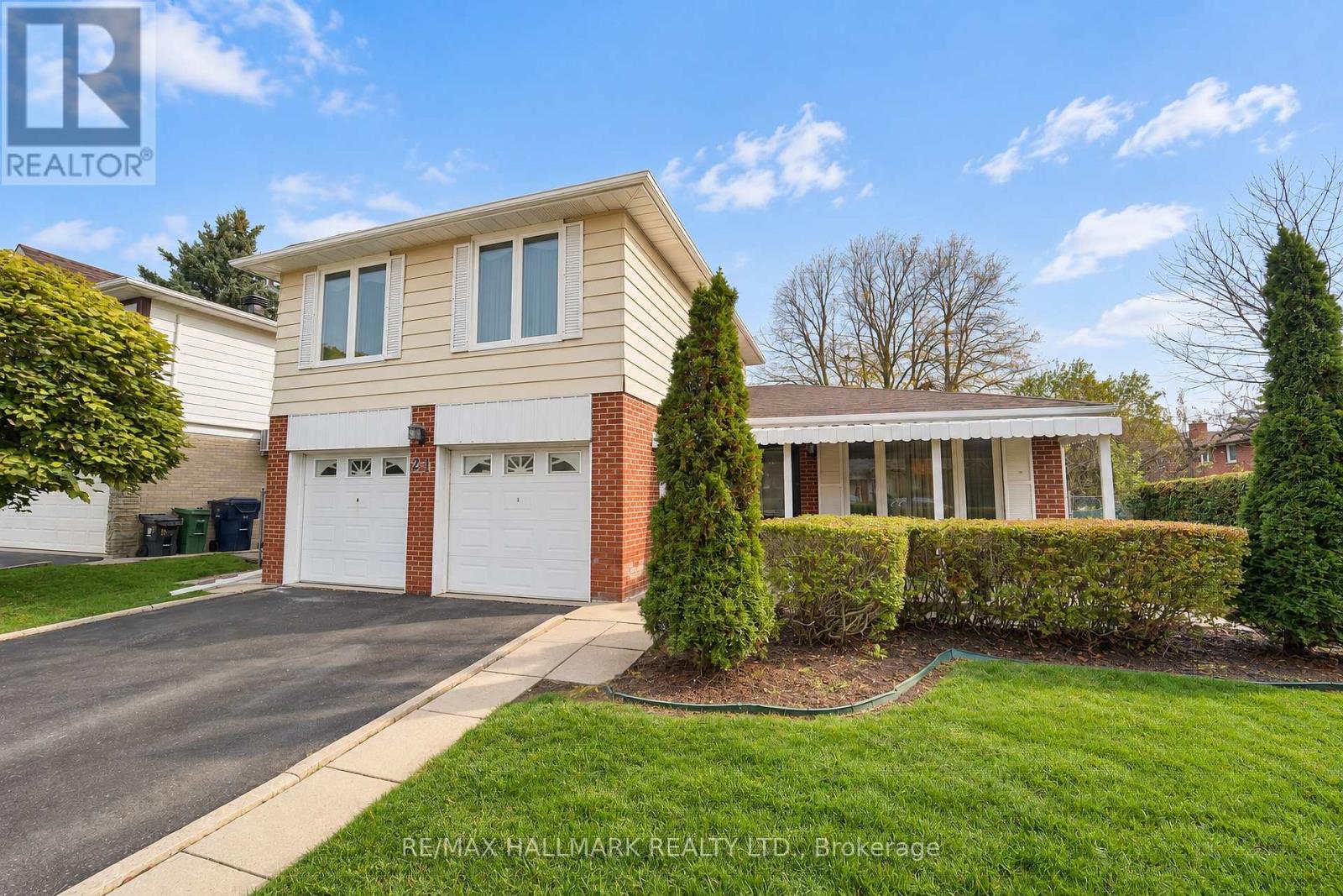 21 Queenscourt Drive, Toronto, Ontario  M1T 2J4 - Photo 4 - E14128260
