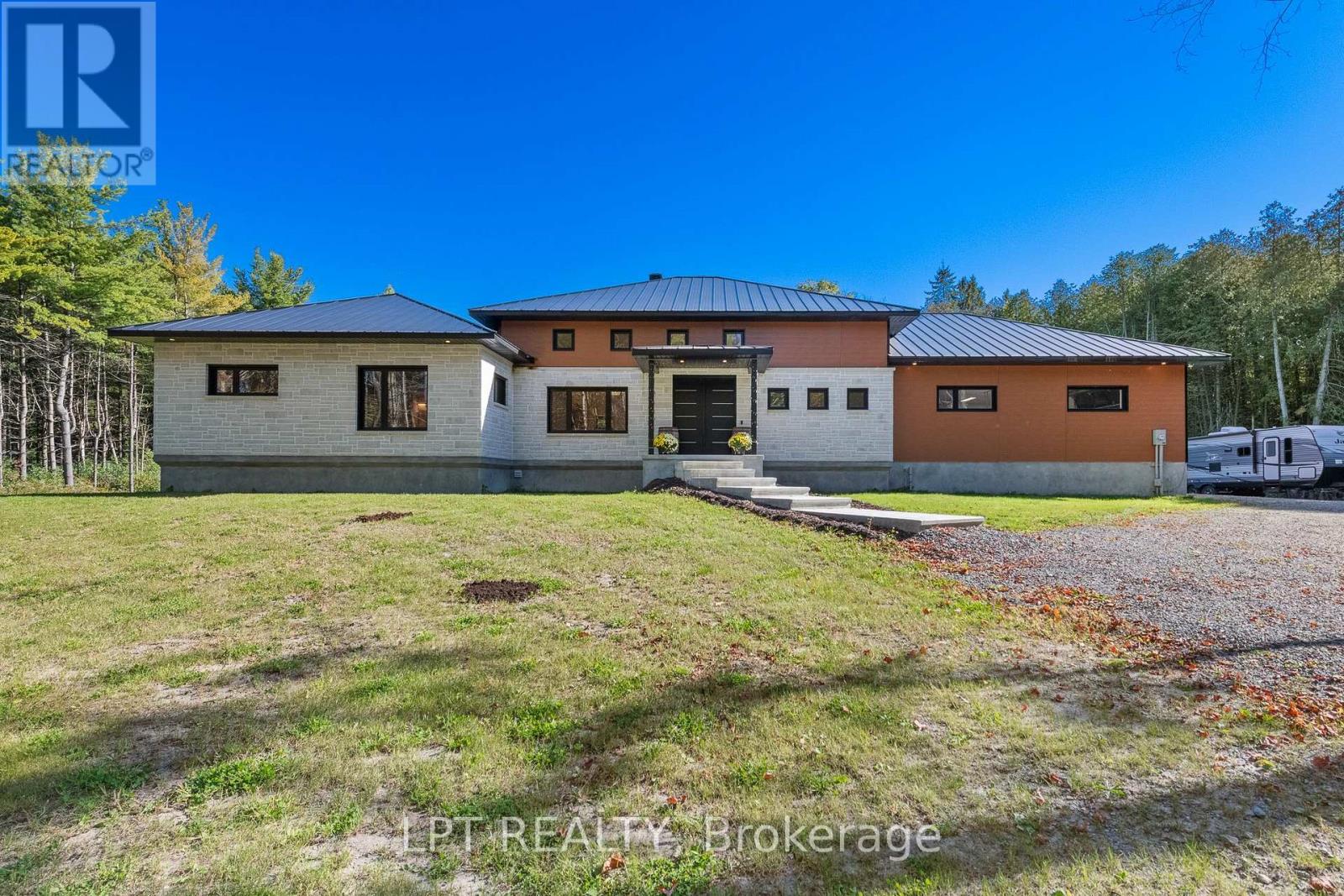 8168 COOPER HILL ROAD, Ottawa, Ontario