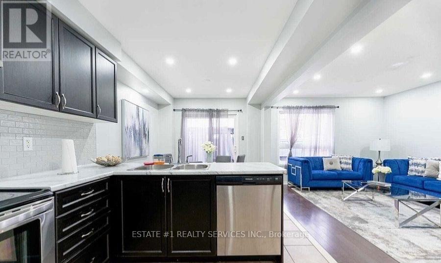 27 Thornbush Boulevard, Brampton, Ontario  L7A 0K5 - Photo 6 - W14126962