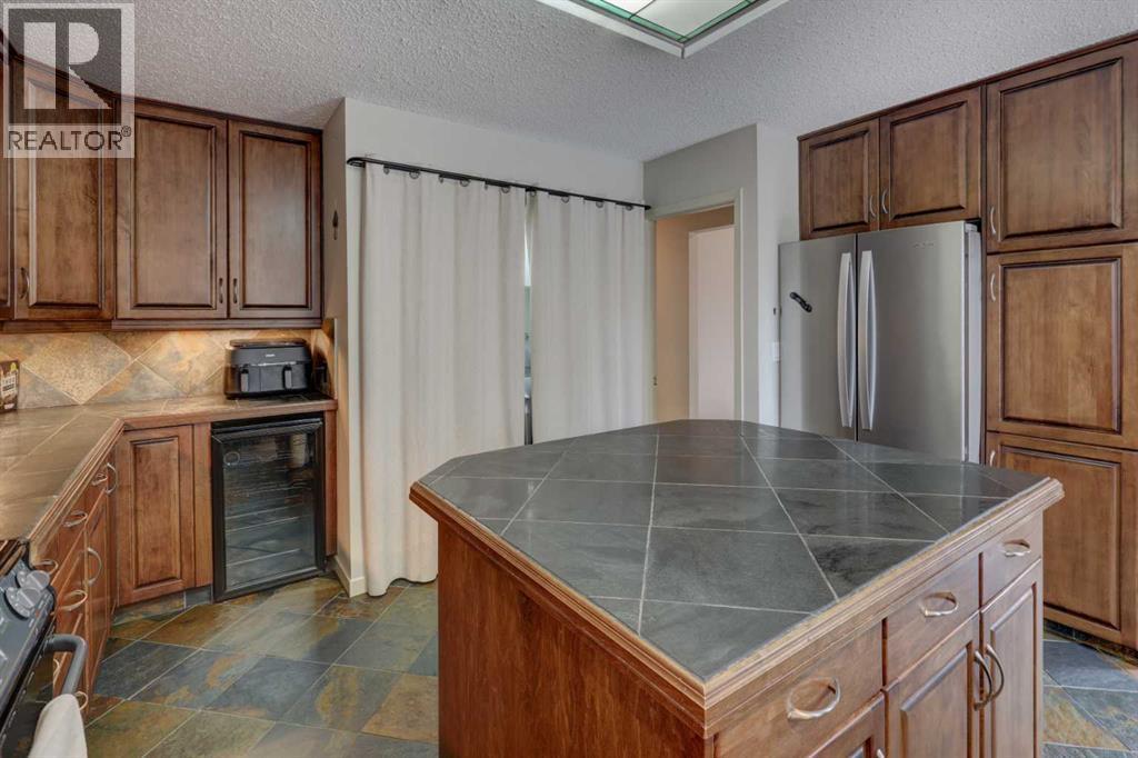 216 Pump Hill Gardens Sw, Calgary, Alberta  T2V 4M6 - Photo 10 - A2355339