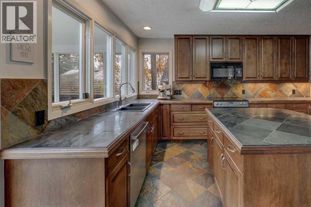 216 Pump Hill Gardens Sw, Calgary, Alberta  T2V 4M6 - Photo 8 - A2355339