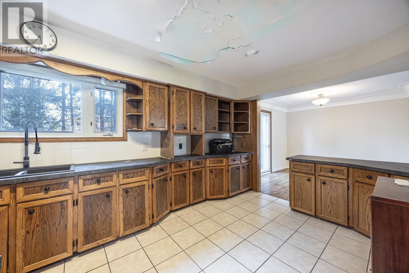 122 Lewis Rd, Sault Ste. Marie, Ontario  P6A 4G4 - Photo 10 - SM263015