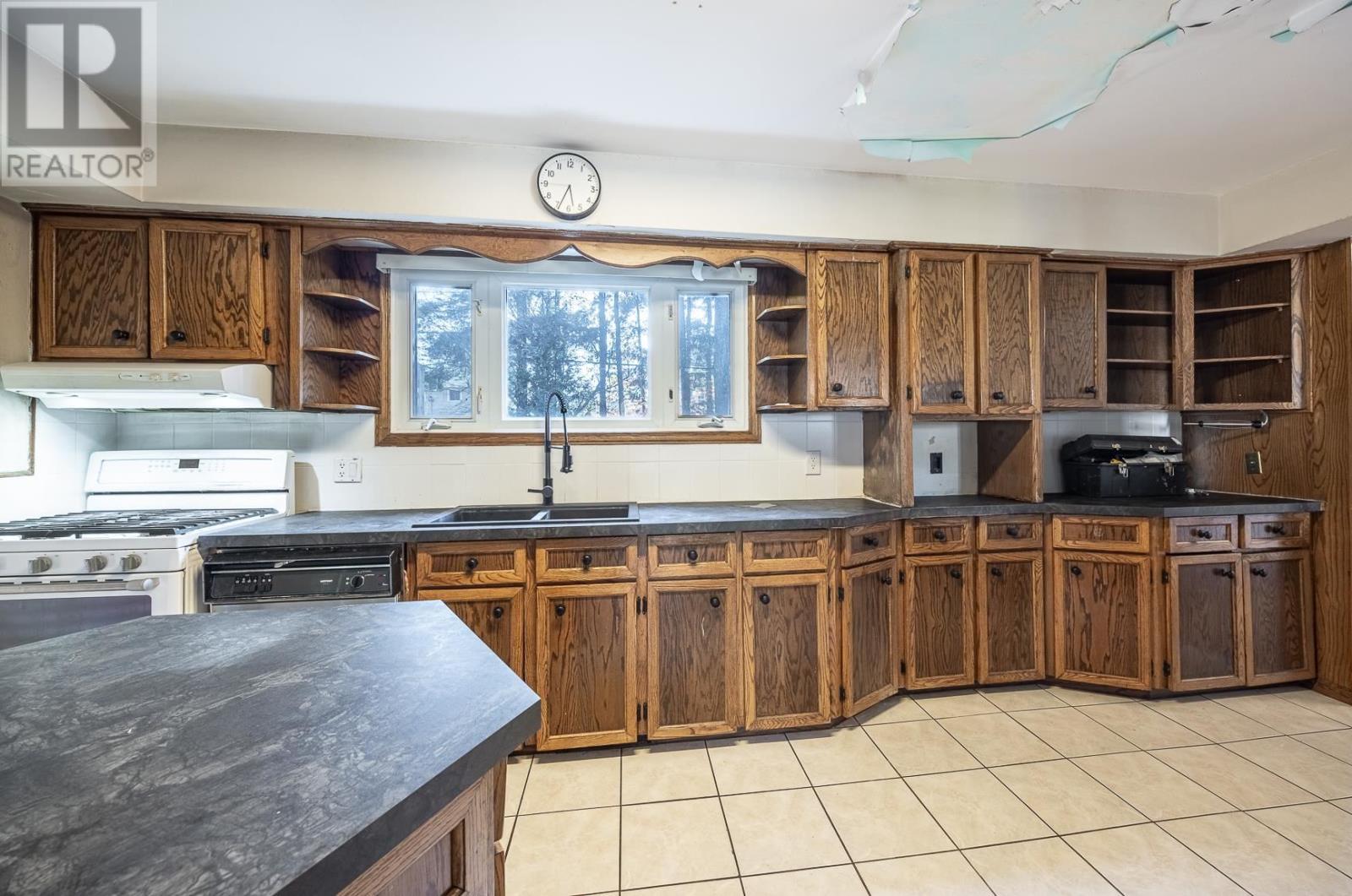 122 Lewis Rd, Sault Ste. Marie, Ontario  P6A 4G4 - Photo 9 - SM263015