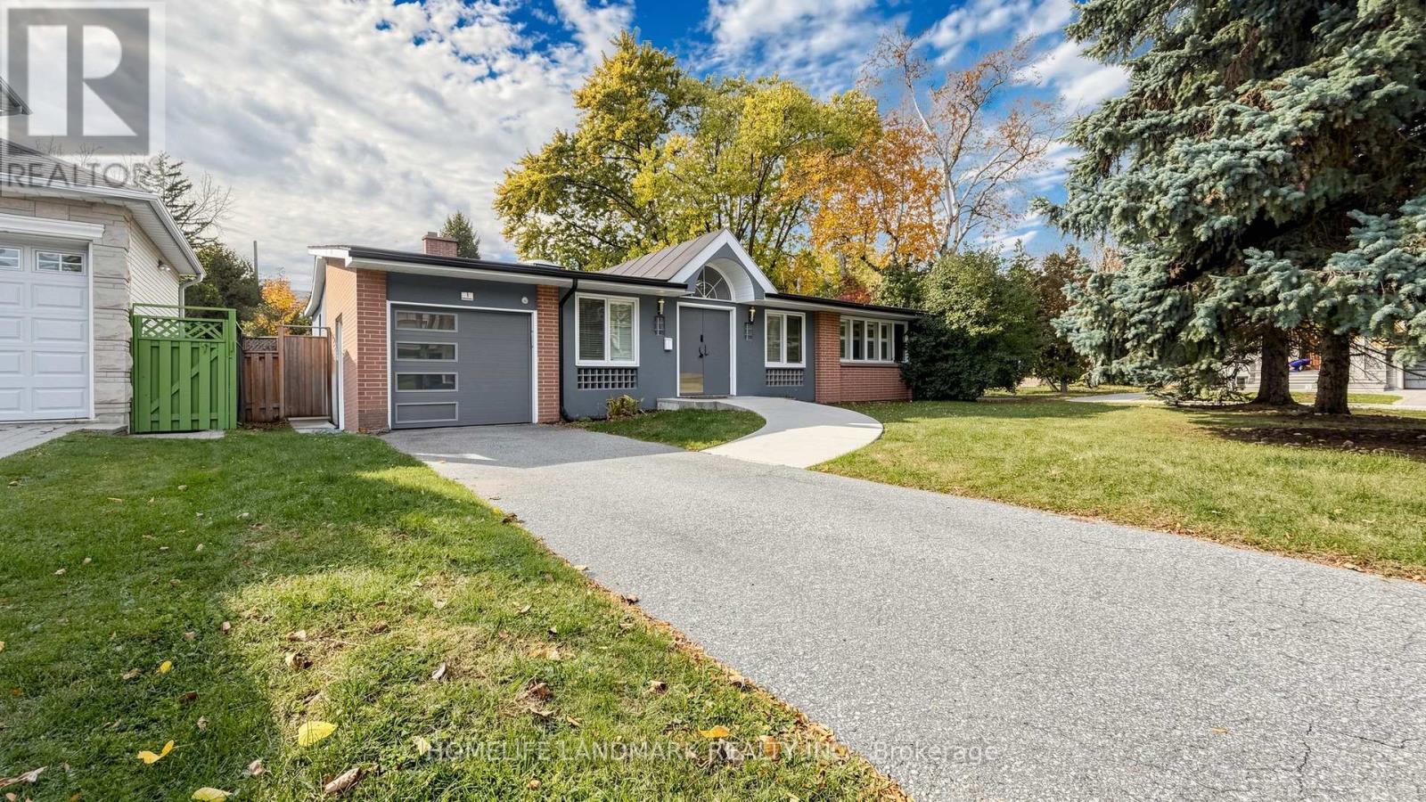 1 Malabar Place, Toronto, Ontario  M3B 1A4 - Photo 2 - C14120552