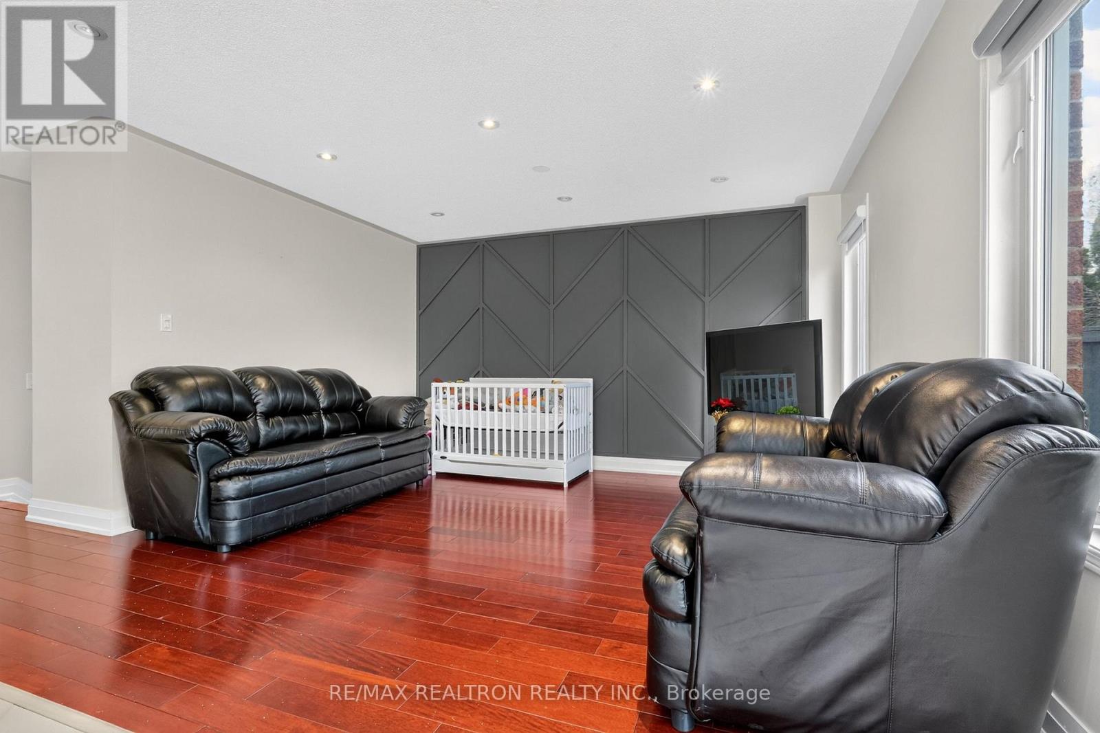 11 Middlecote Drive, Ajax, Ontario  L1T 0A4 - Photo 7 - E14128050