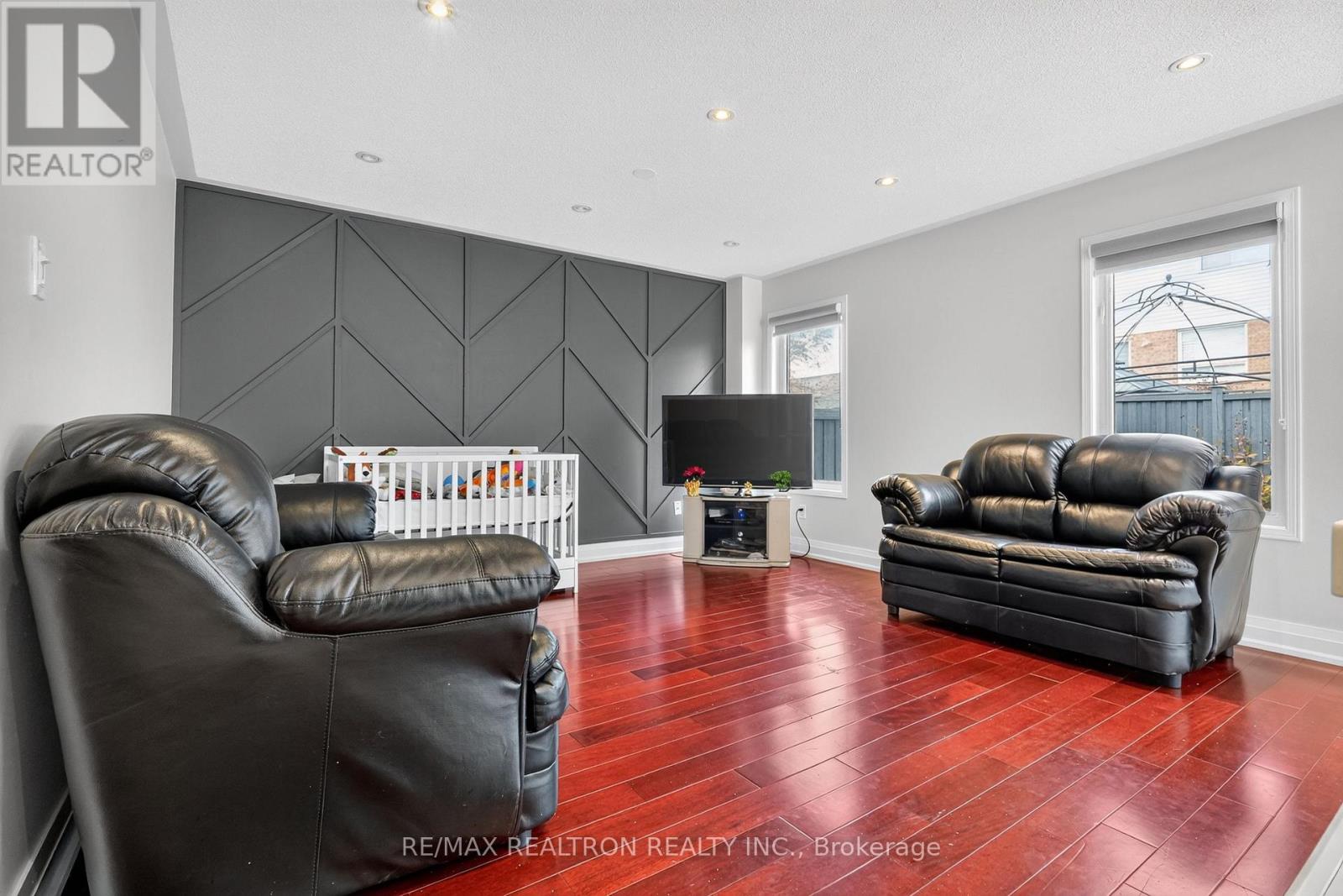 11 Middlecote Drive, Ajax, Ontario  L1T 0A4 - Photo 8 - E14128050