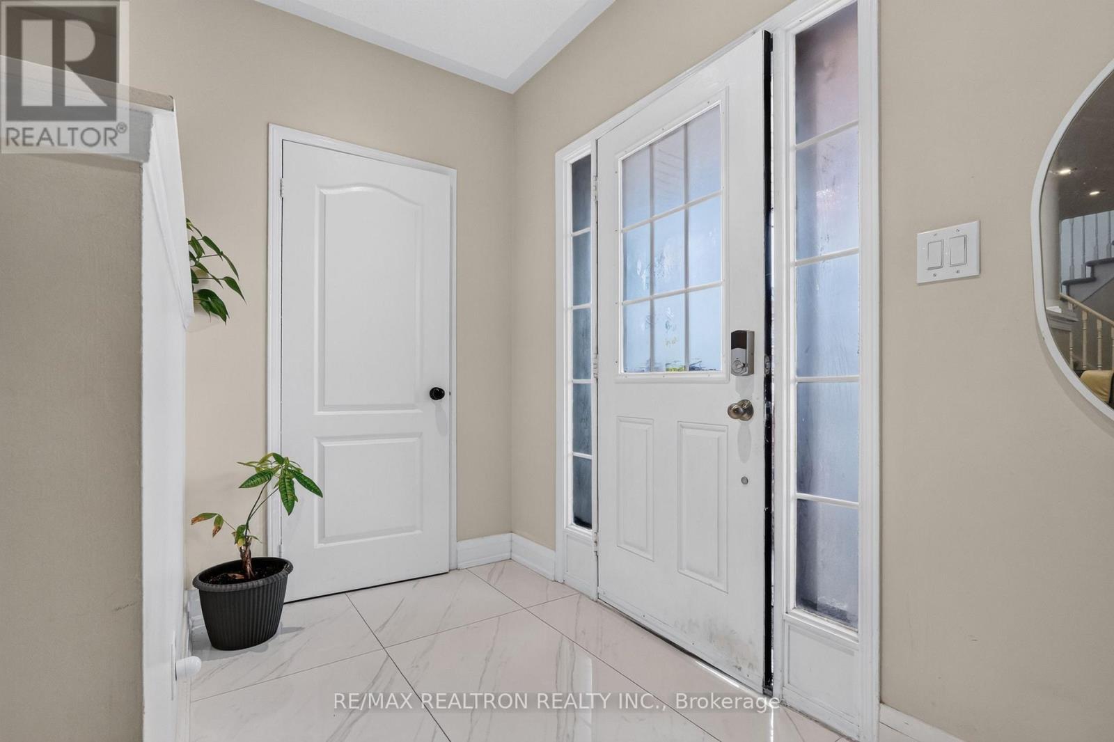 11 Middlecote Drive, Ajax, Ontario  L1T 0A4 - Photo 4 - E14128050