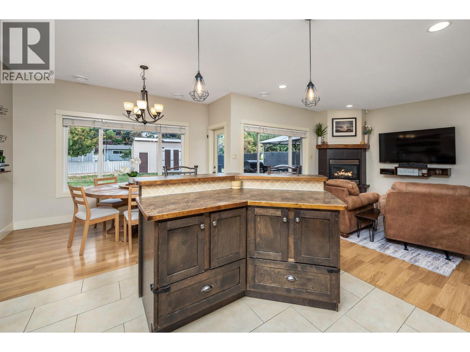 6665 Tronson Road, Vernon, British Columbia  V1T 4Y8 - Photo 11 - 10404601