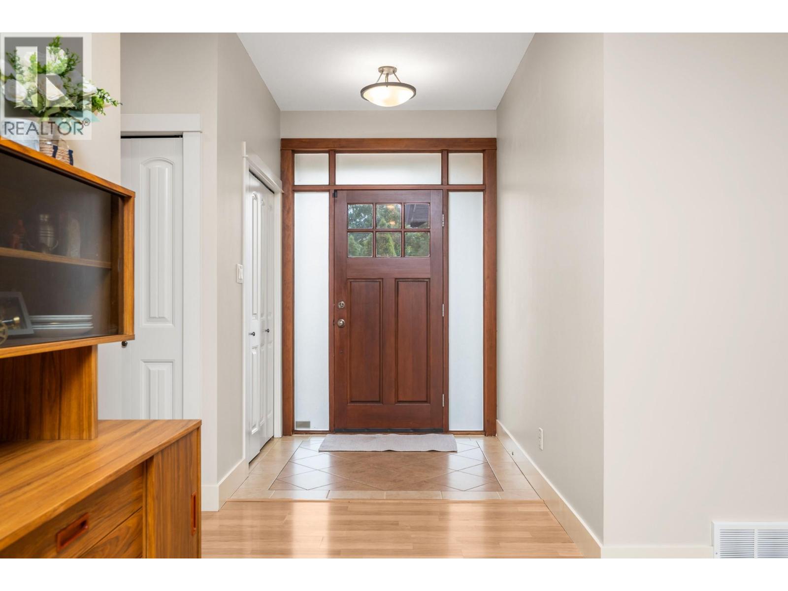 6665 Tronson Road, Vernon, British Columbia  V1T 4Y8 - Photo 3 - 10404601