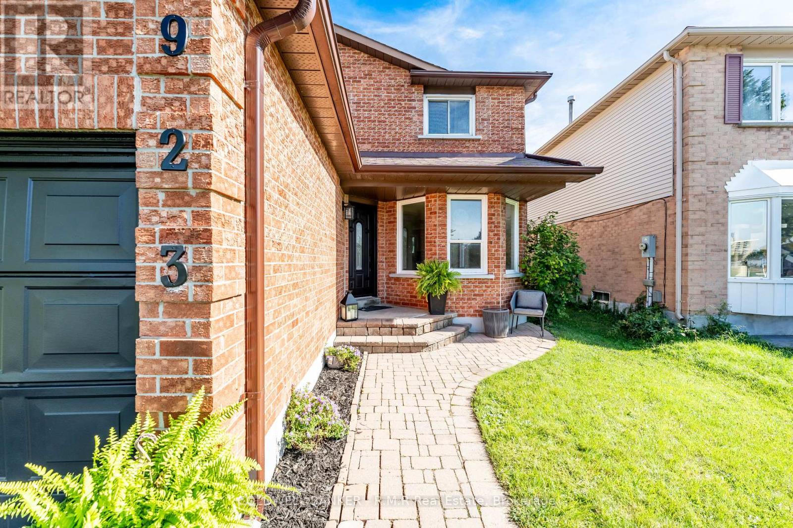 923 Lavis Court, Oshawa, Ontario  L1K 1W2 - Photo 2 - E14128474