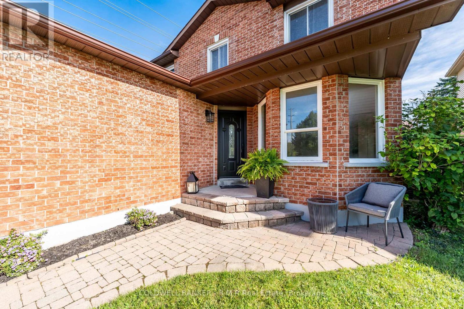 923 Lavis Court, Oshawa, Ontario  L1K 1W2 - Photo 3 - E14128474