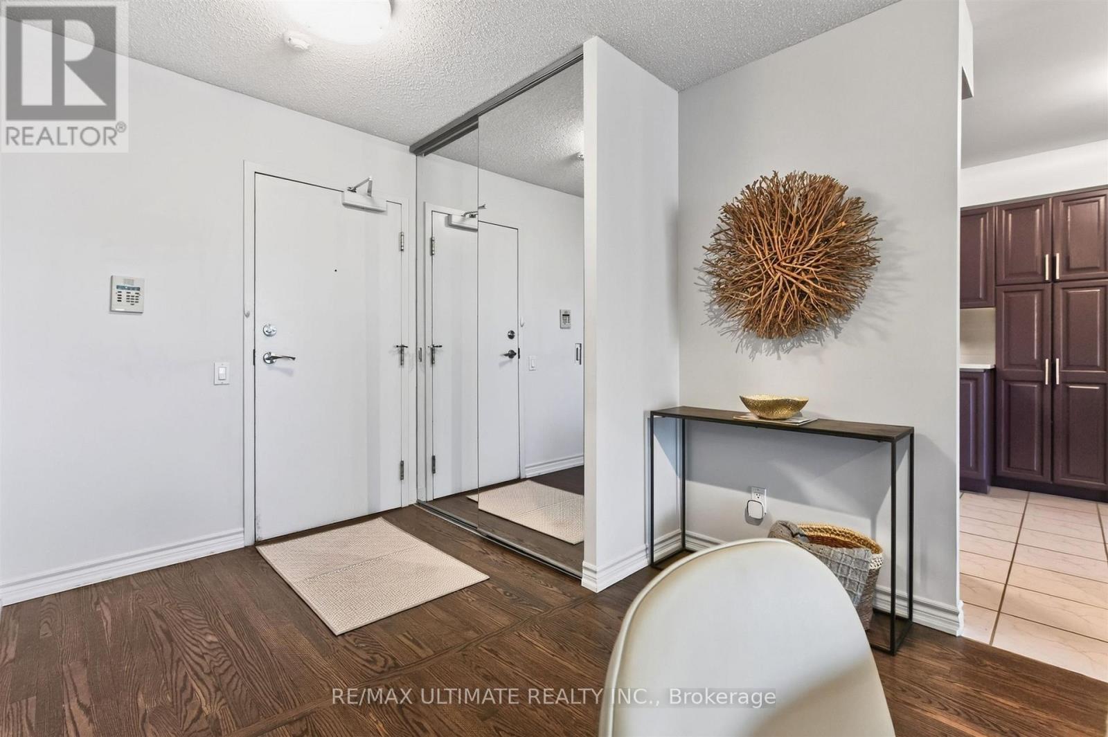 808 - 8 Covington Road, Toronto (Englemount-Lawrence), Ontario  M6A 3E5 - Photo 3 - C14128346