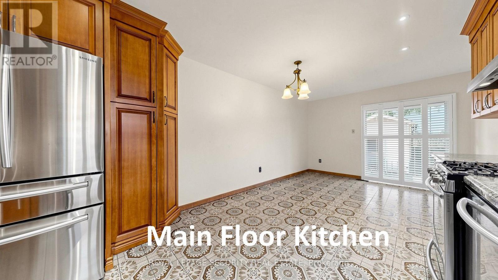 170 Robina Avenue, Toronto, Ontario  M6C 3Y7 - Photo 16 - C14128498