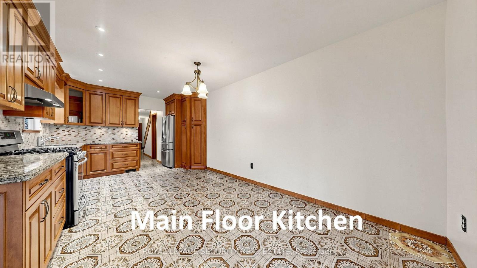 170 Robina Avenue, Toronto, Ontario  M6C 3Y7 - Photo 18 - C14128498