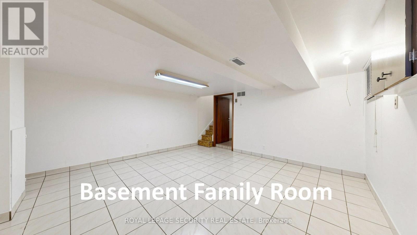 170 Robina Avenue, Toronto, Ontario  M6C 3Y7 - Photo 32 - C14128498
