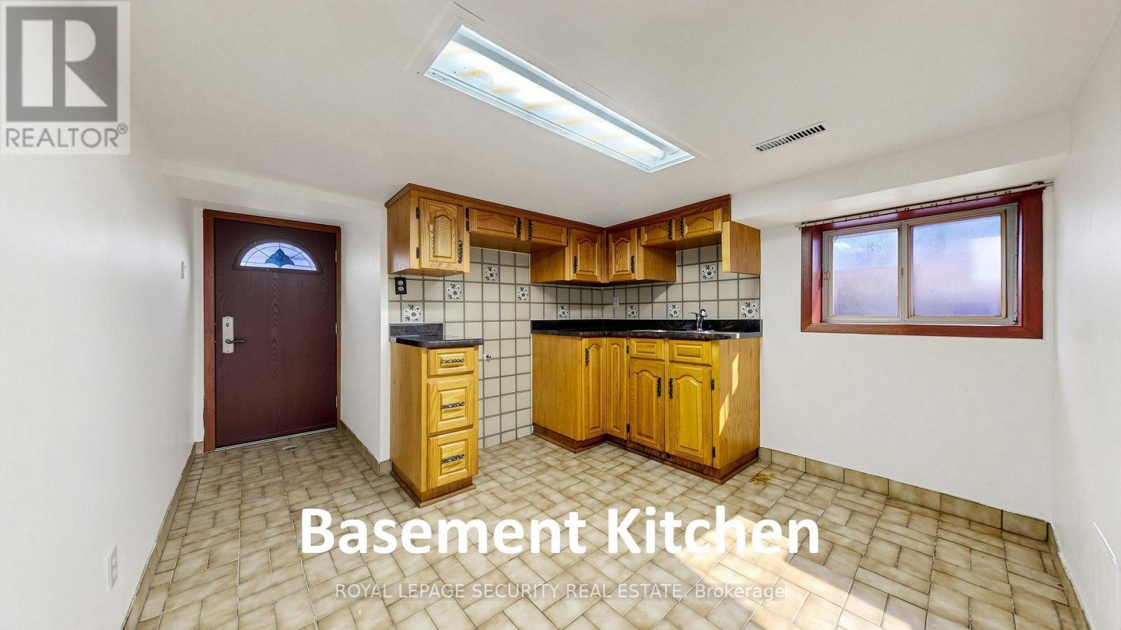 170 Robina Avenue, Toronto, Ontario  M6C 3Y7 - Photo 34 - C14128498
