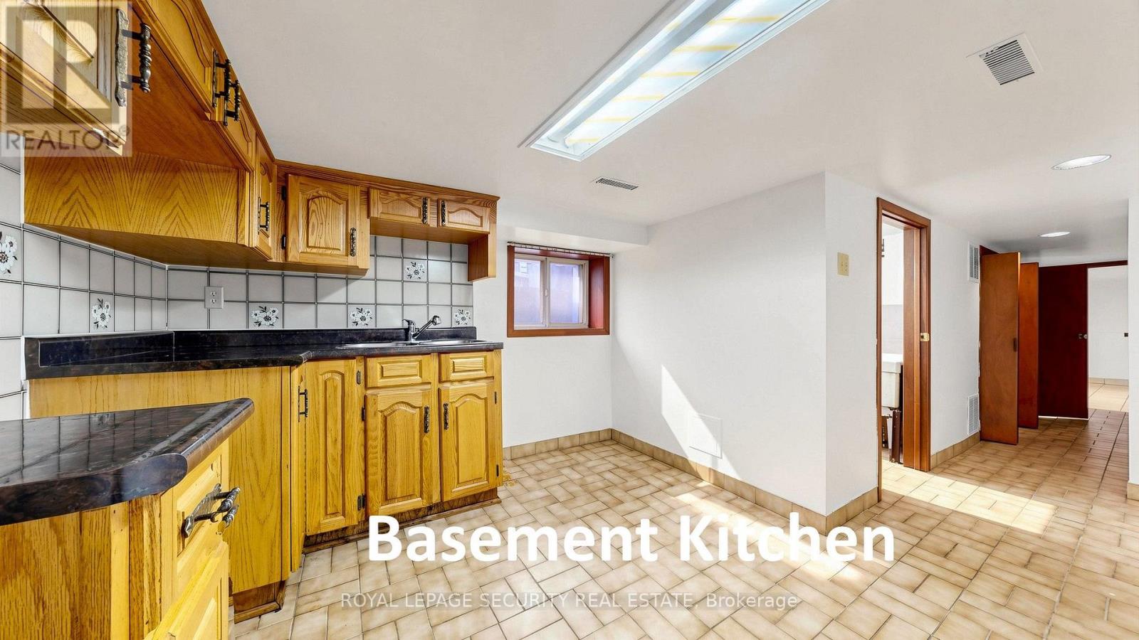 170 Robina Avenue, Toronto, Ontario  M6C 3Y7 - Photo 37 - C14128498