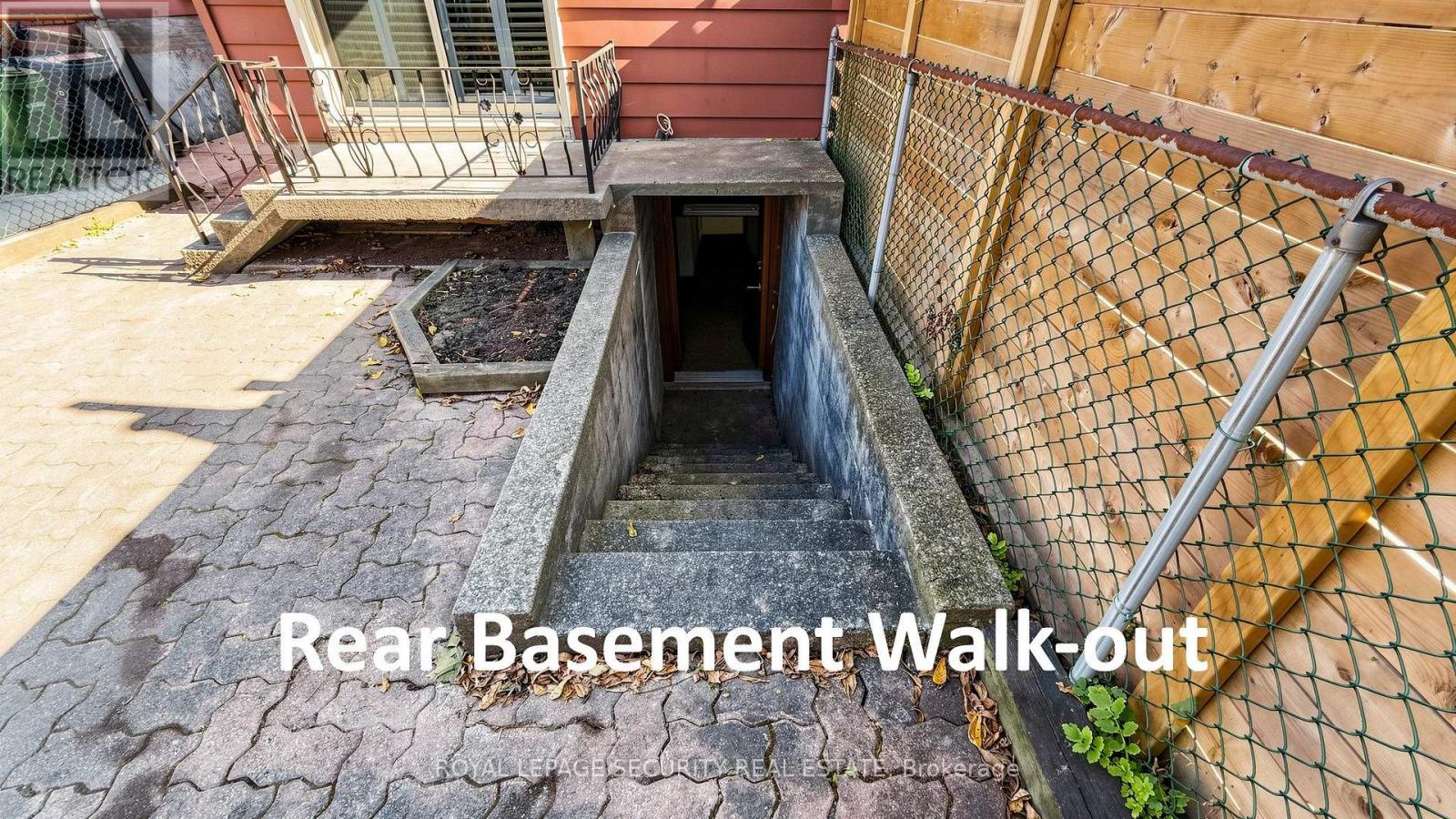 170 Robina Avenue, Toronto, Ontario  M6C 3Y7 - Photo 43 - C14128498