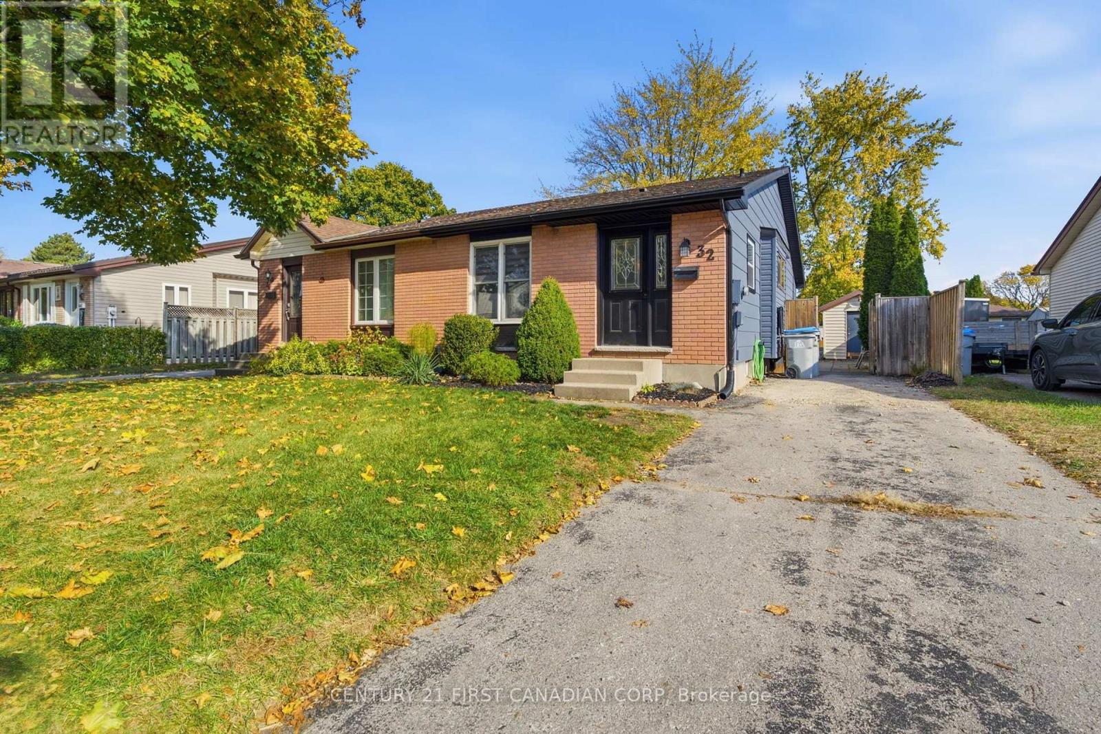 32 BRENNAN DRIVE, Strathroy-Caradoc, Ontario
