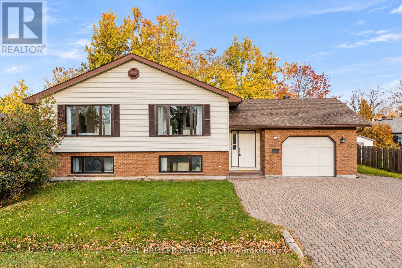 2 LEACH STREET, Orillia, Ontario