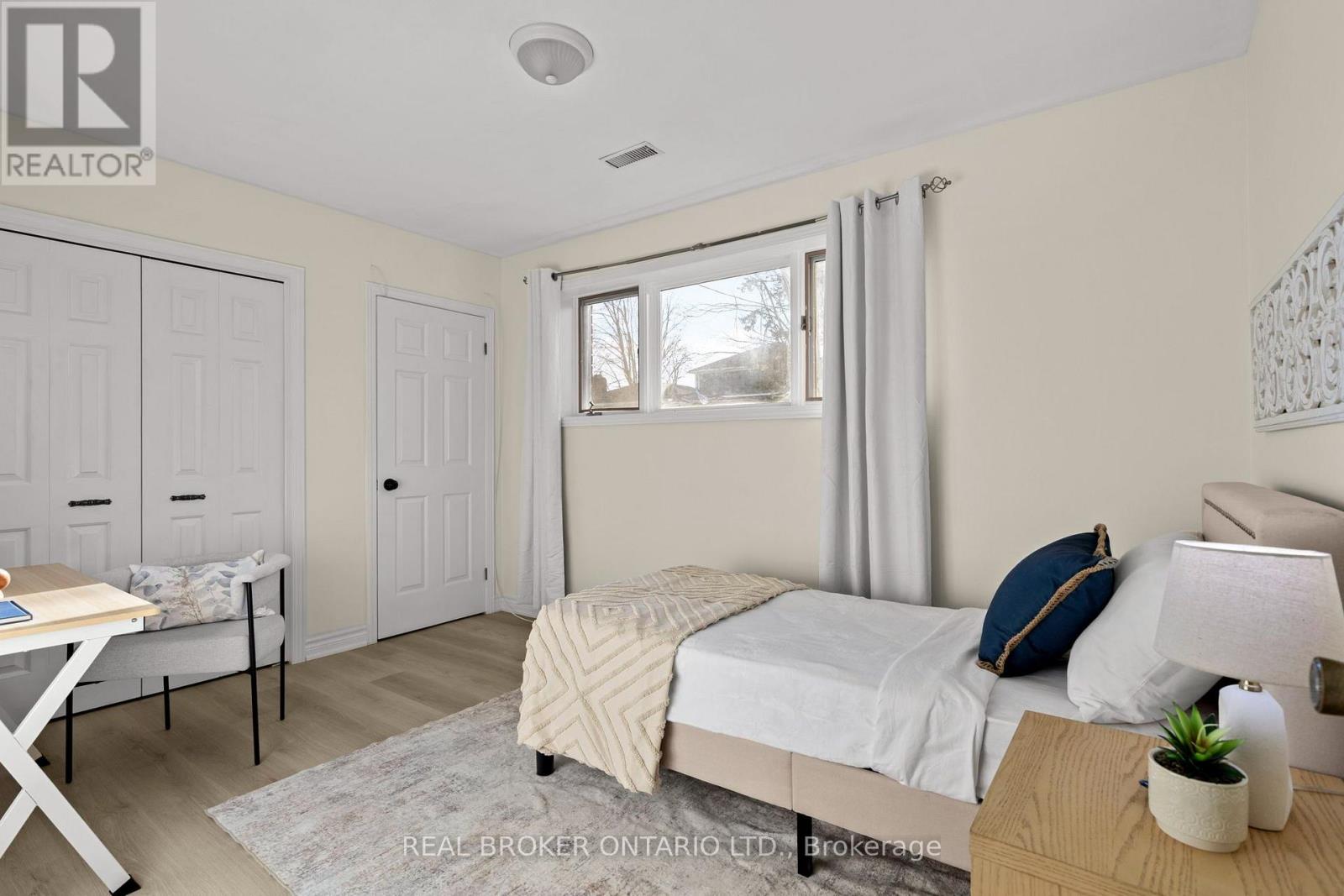 2 Leach Street, Orillia, Ontario L3V 5N7 - Photo 23 - S14128350