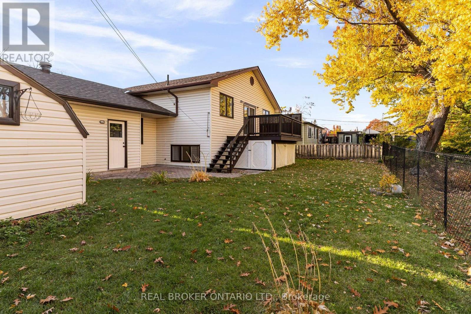 2 Leach Street, Orillia, Ontario L3V 5N7 - Photo 30 - S14128350