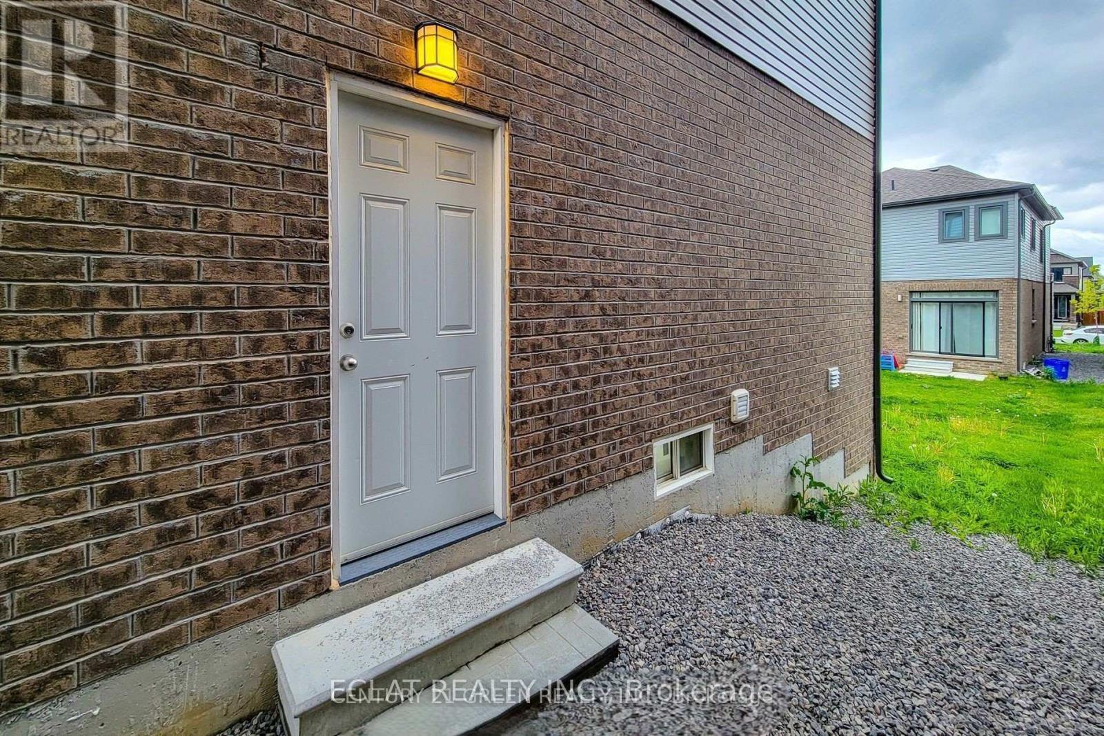 175 SPITFIRE - LOWER DRIVE, hamilton (mount hope), Ontario