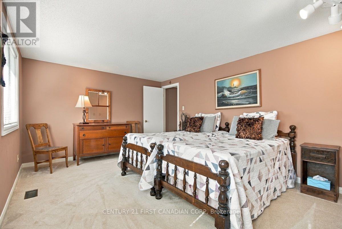 36 Fourwinds Road, London South, Ontario  N6K 3L2 - Photo 32 - X14128020
