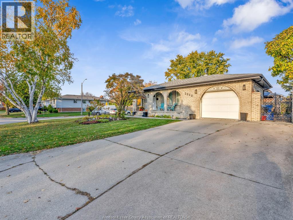 2966 Regis Avenue, Windsor, Ontario  N8R 1S5 - Photo 2 - 26026406