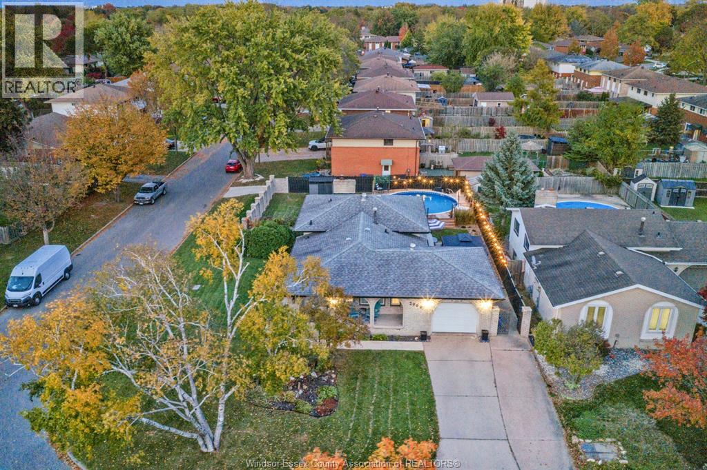 2966 Regis Avenue, Windsor, Ontario  N8R 1S5 - Photo 4 - 26026406