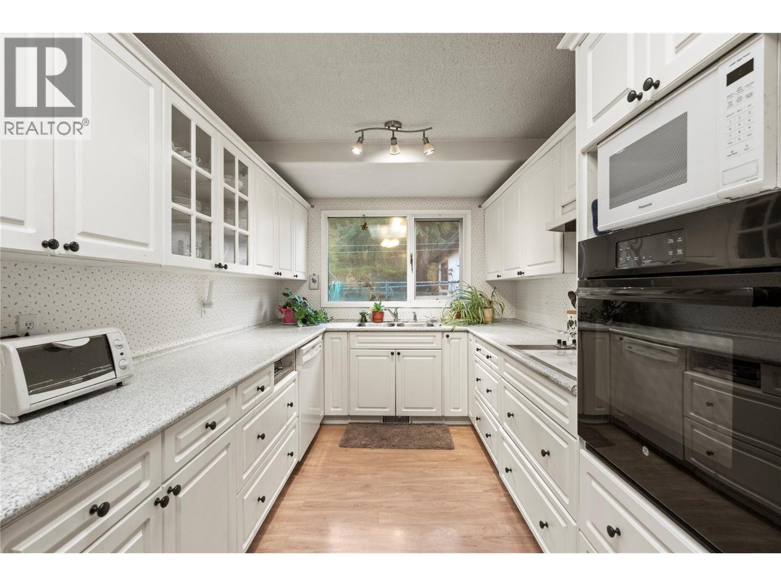 6709 Cosens Bay Road, Coldstream, British Columbia  V1B 1N7 - Photo 10 - 10400706