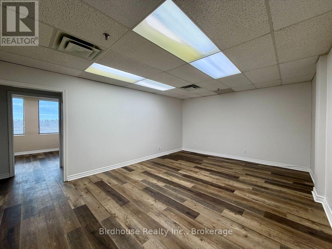 210 - 55 Mary Street W, Kawartha Lakes, Ontario  K9V 2N6 - Photo 2 - X12456557
