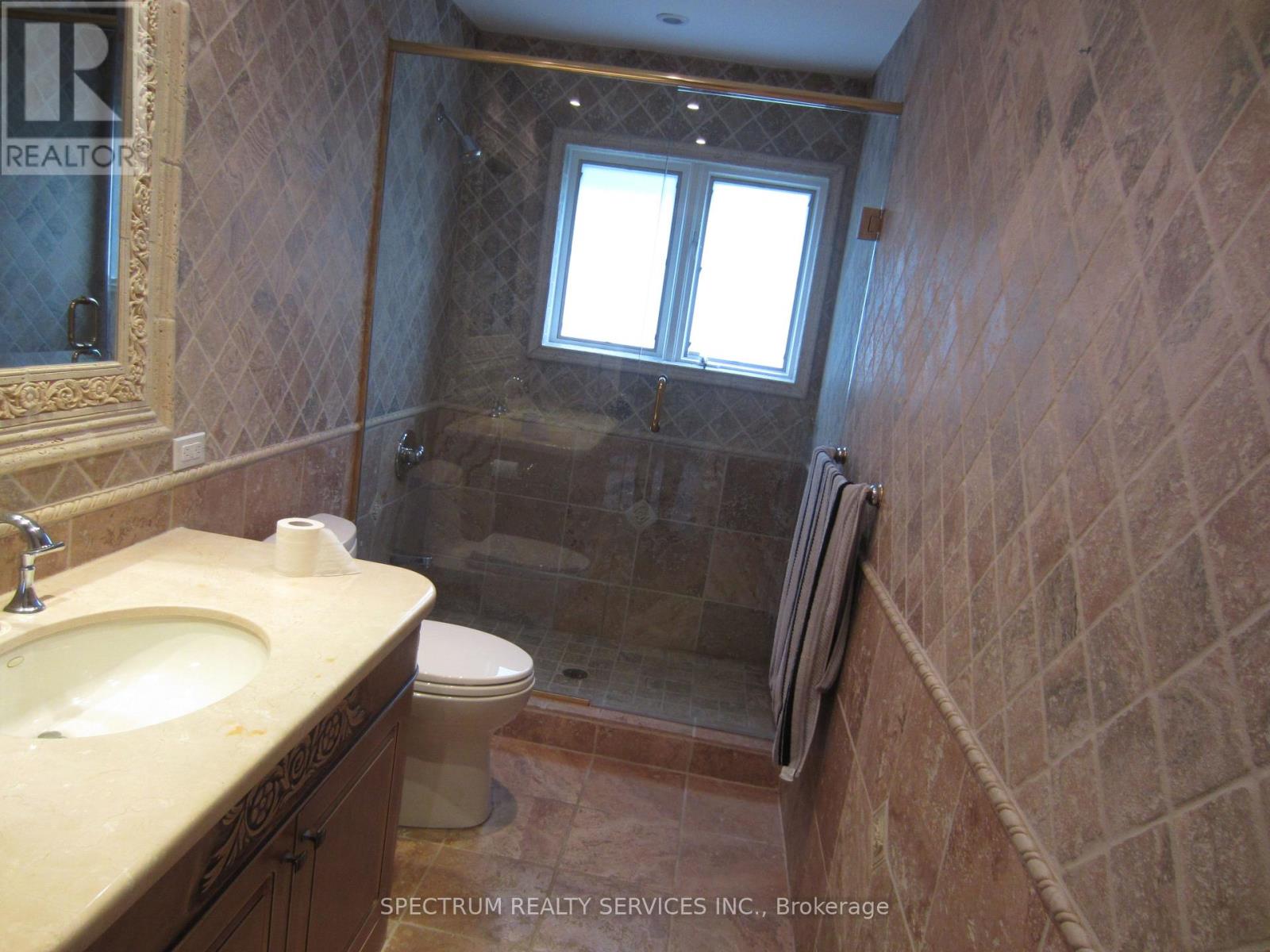 135 Hayhoe Avenue, Vaughan, Ontario  L4L 1S5 - Photo 12 - N14127932