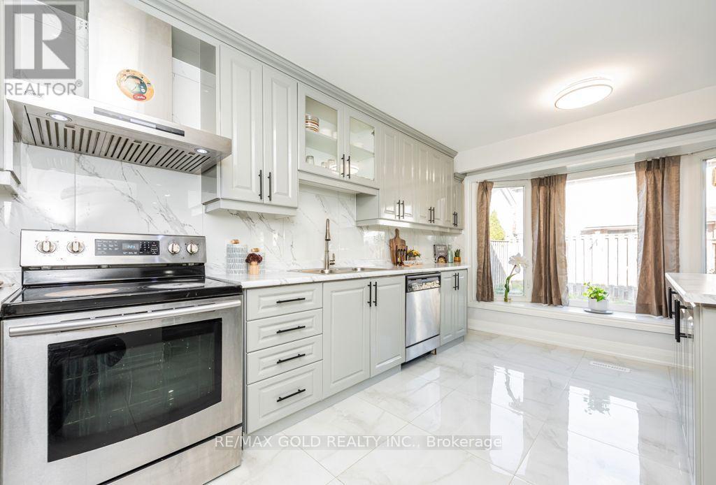 47 Mikado Crescent, Brampton, Ontario  L6S 3R5 - Photo 8 - W14109302