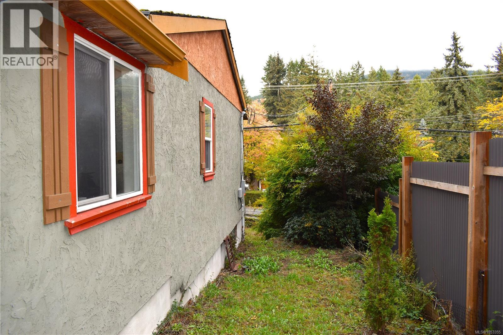 1120 Maple Bay Rd