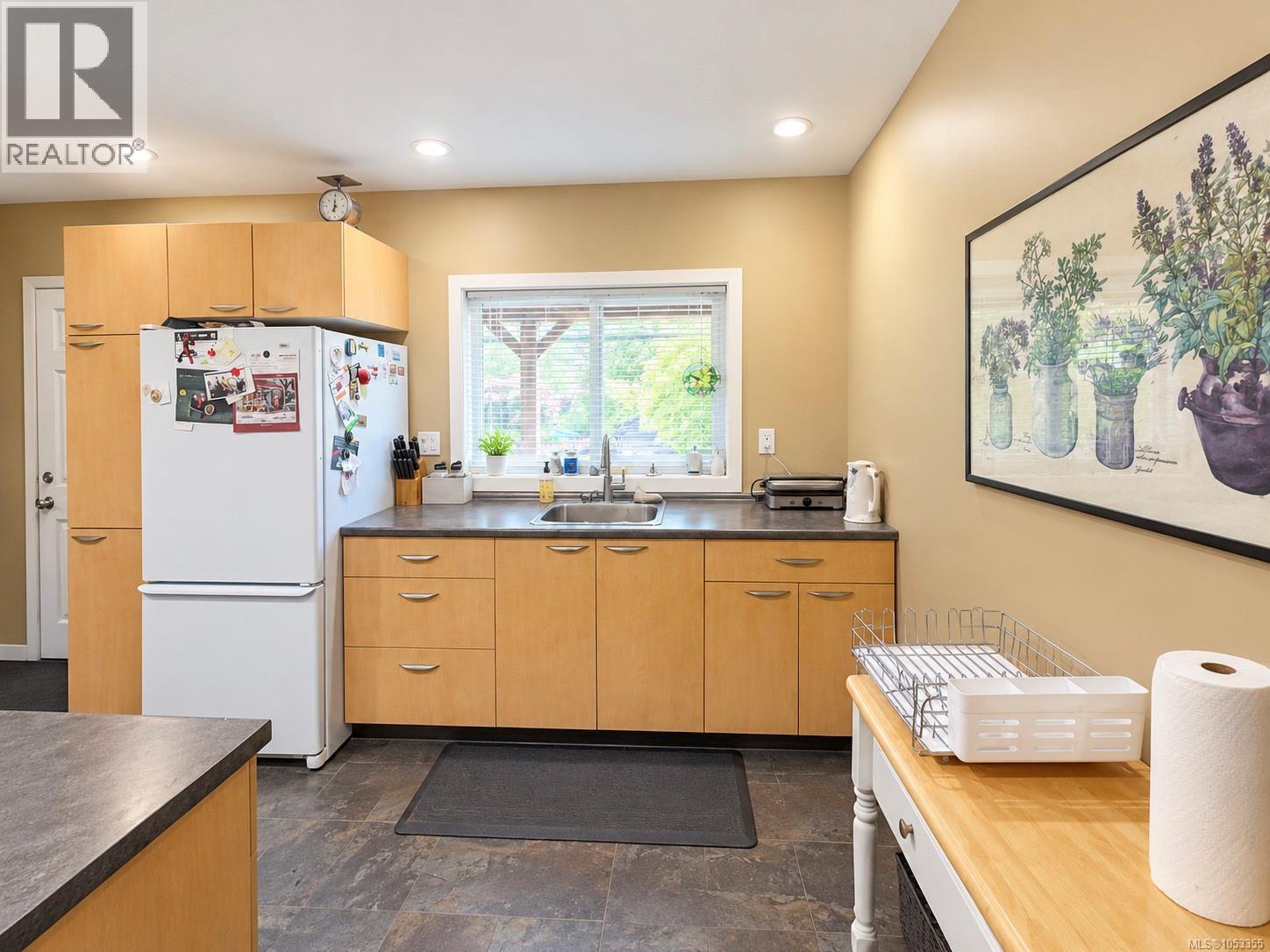 1120 Maple Bay Rd