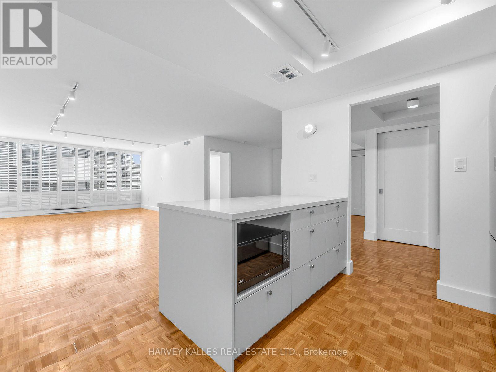 802 - 71 Charles Street E, Toronto, Ontario  M4Y 2T3 - Photo 4 - C14128308