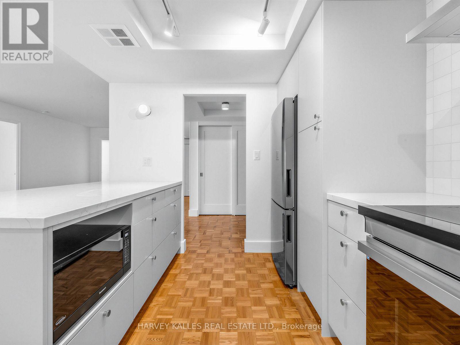 802 - 71 Charles Street E, Toronto, Ontario  M4Y 2T3 - Photo 2 - C14128308