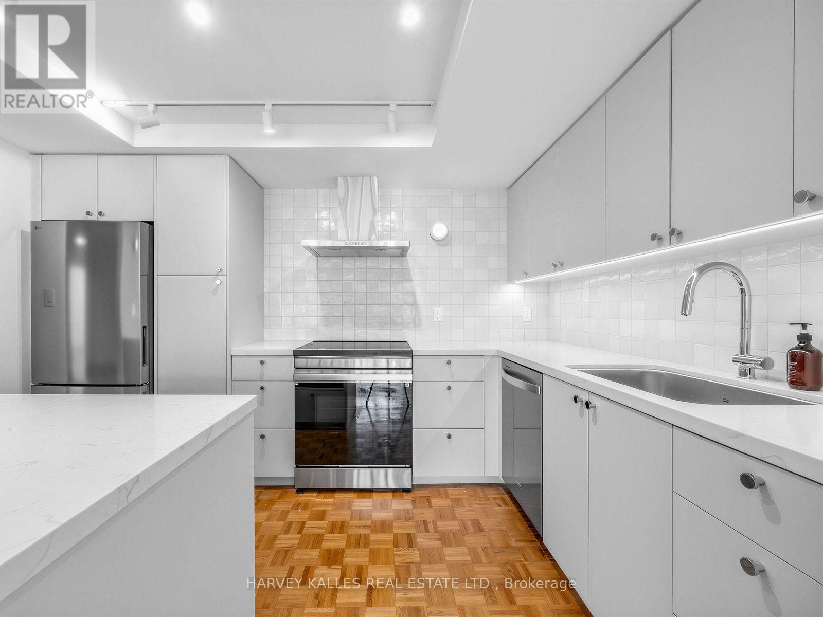 802 - 71 Charles Street E, Toronto, Ontario  M4Y 2T3 - Photo 3 - C14128308