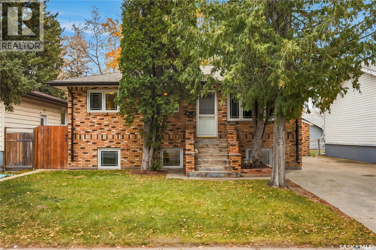 512 Q Avenue N, Saskatoon, Saskatchewan  S7L 2Y3 - Photo 1 - SK052088