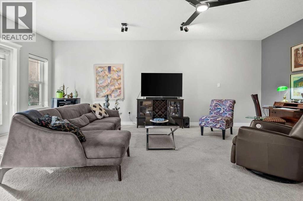 424, 20 Discovery Ridge Close SW, Calgary, Alberta  T3H 5X4 - Photo 5 - A2353433