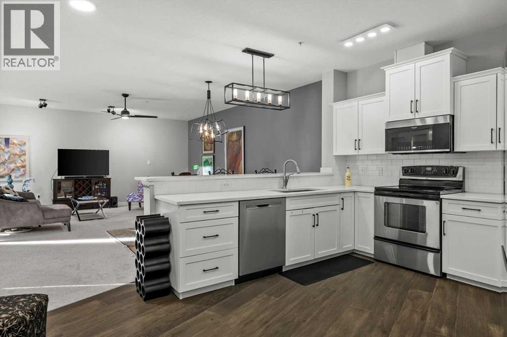 424, 20 Discovery Ridge Close SW, Calgary, Alberta  T3H 5X4 - Photo 3 - A2353433
