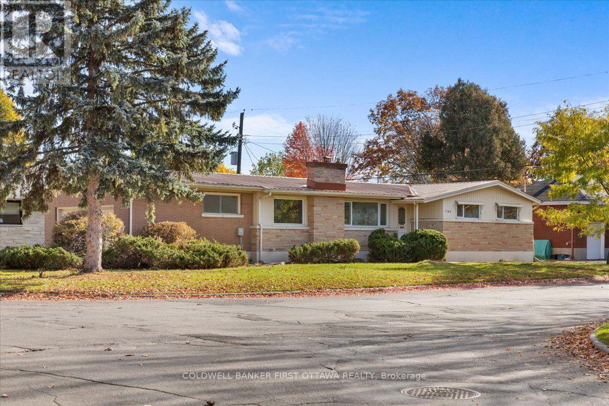 703 Windermere Avenue, Ottawa, Ontario  K2A 2X1 - Photo 3 - X14128908