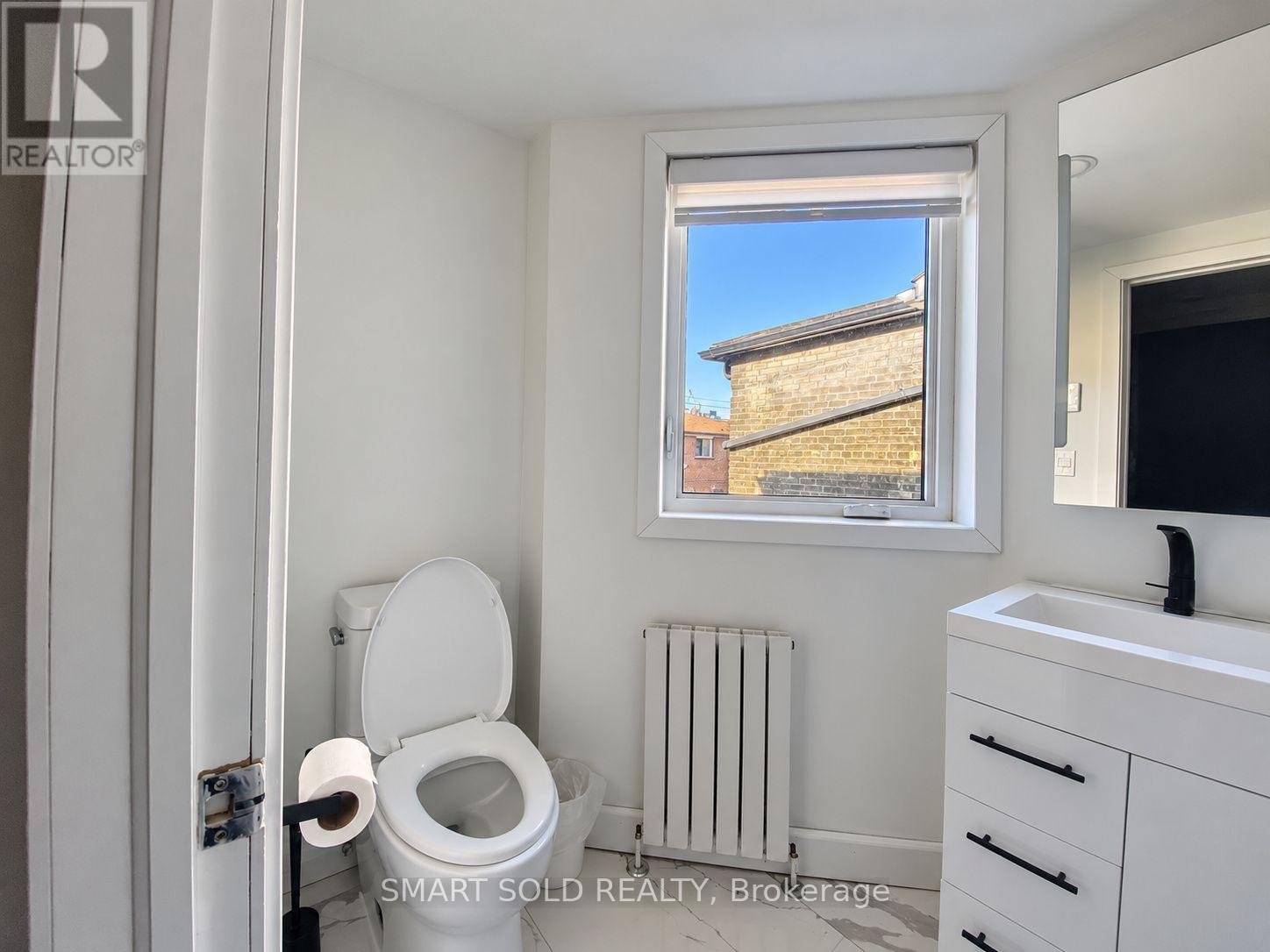 42 Arnold Avenue, Toronto (Regent Park), Ontario  M5A 3B2 - Photo 30 - C14128762