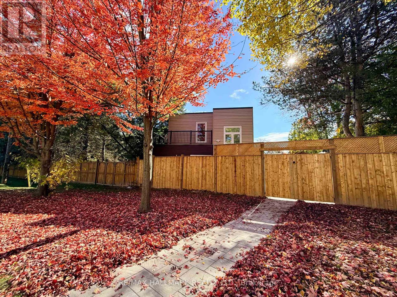 48R BRADGATE ROAD, toronto (banbury-don mills), Ontario