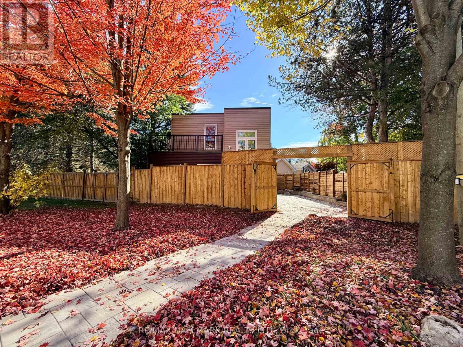 48r Bradgate Road, Toronto (Banbury-Don Mills), Ontario  M3B 1J8 - Photo 2 - C14128864